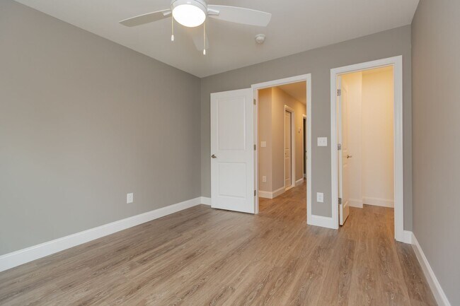 Building Photo - 557 Strong Ave