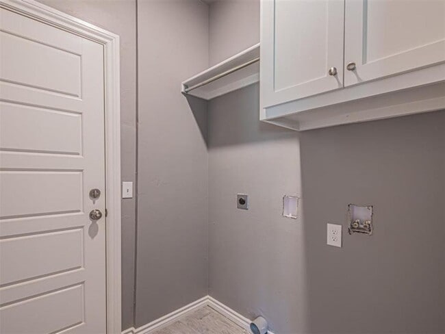 Building Photo - 409 Grove St