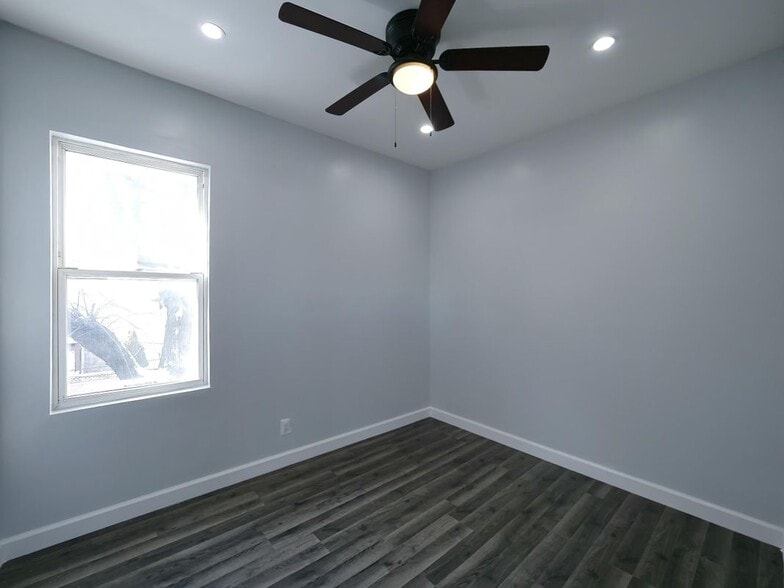 Building Photo - 5004 W Armitage Ave