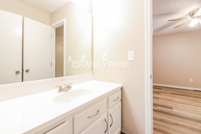 Building Photo - 506 Broadway St