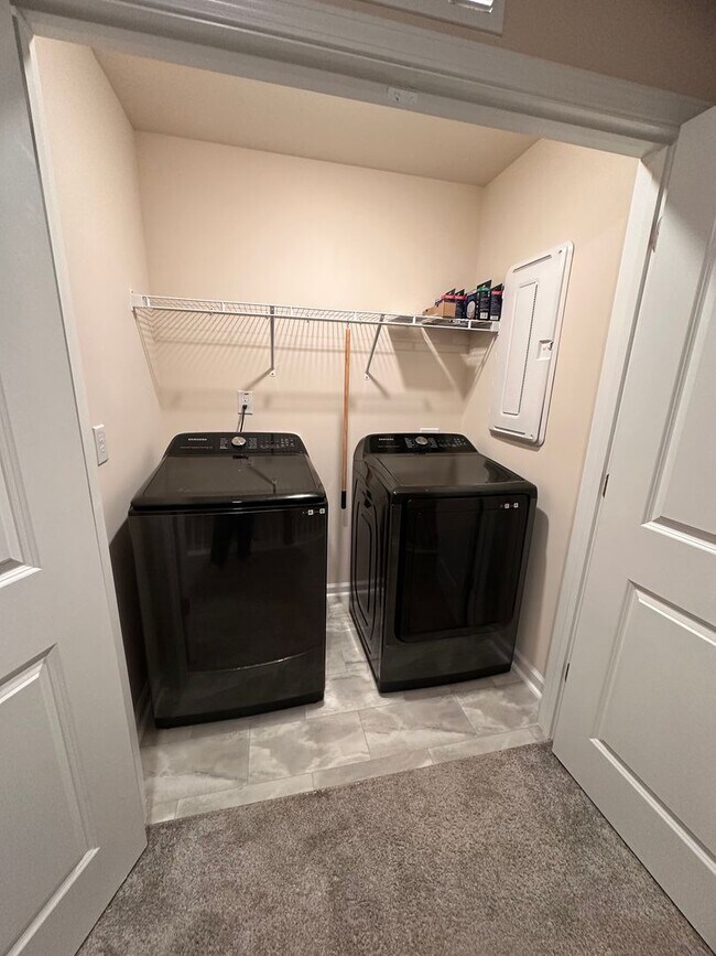 Building Photo - 3BR 2.5BA Townhome in High Point