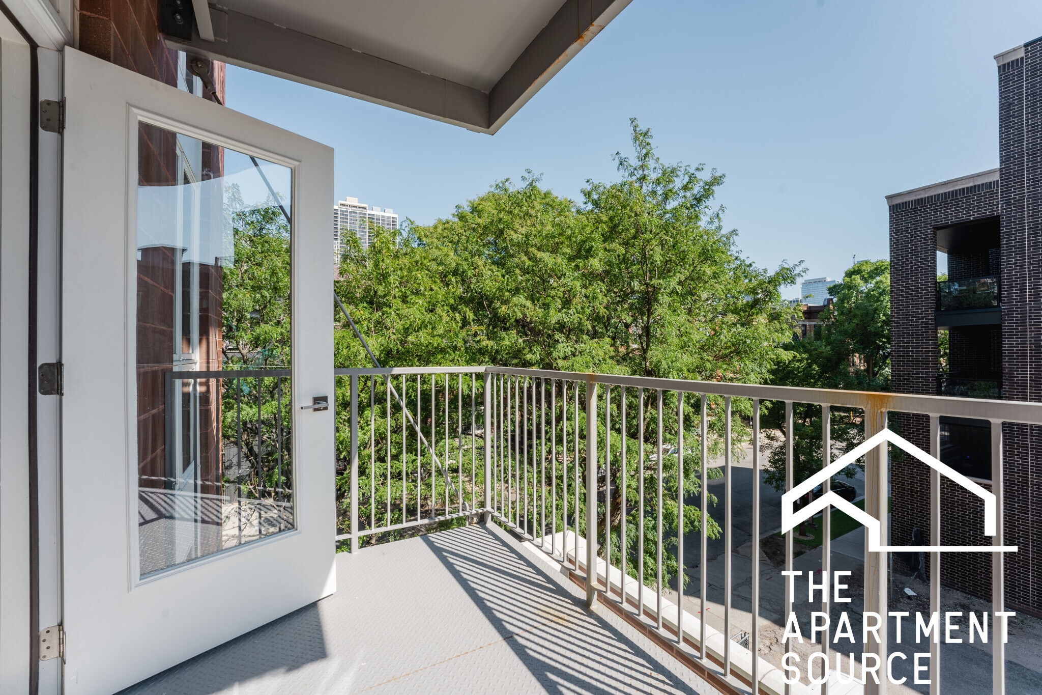 Building Photo - 301 W North Ave