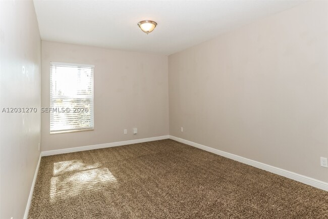Building Photo - 526 SW Dahled Ave