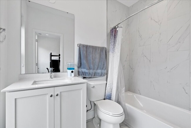 Building Photo - Modern 2024 Townhome with Rooftop Terrace.