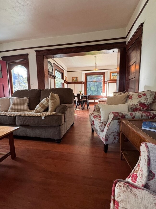 Building Photo - YOUR PACIFIC NORTHWEST RETREAT AWAITS! AV CHARGING STATION, GORGEOUS VIEWS, PRIVACY AND MORE!