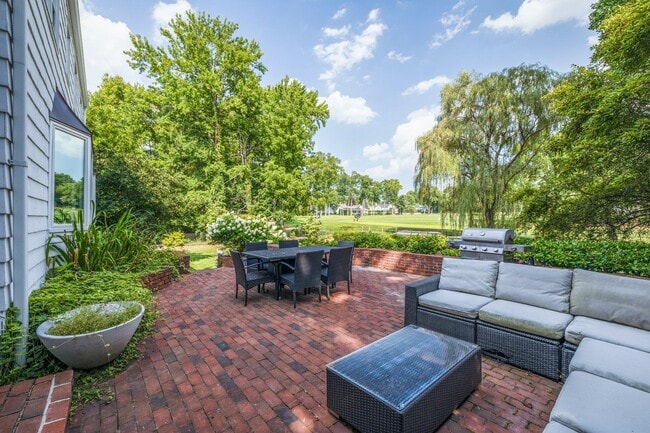 Building Photo - 227 Griffen Ave