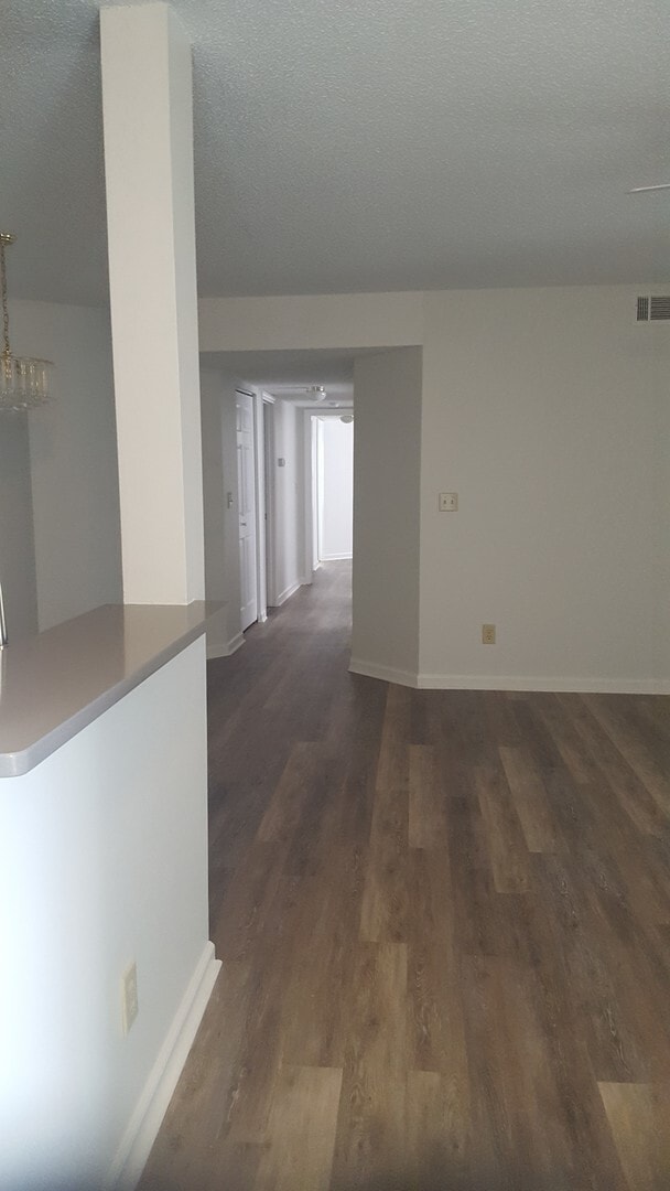 Building Photo - 1st Floor, 3 Bedroom, 2 Bath, Lakeside Con...