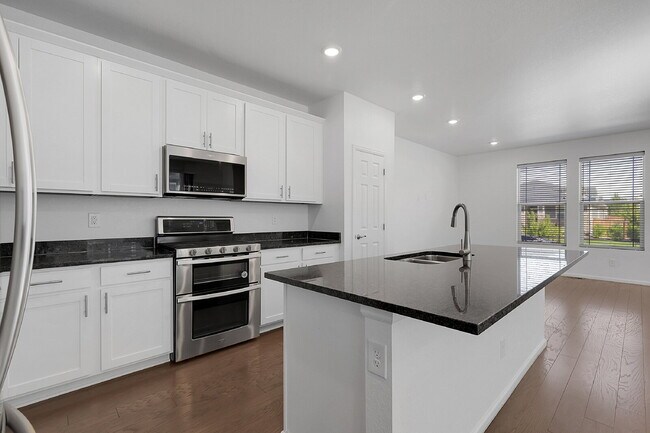 Building Photo - $2,595.00, 3 bed, 2.5 bath Townhouse in Au...
