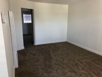 Building Photo - 2 Bedroom Apartment Close to Downtown
