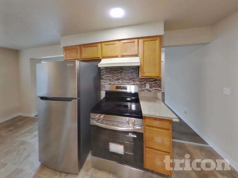 Building Photo - 622 6th Ave S