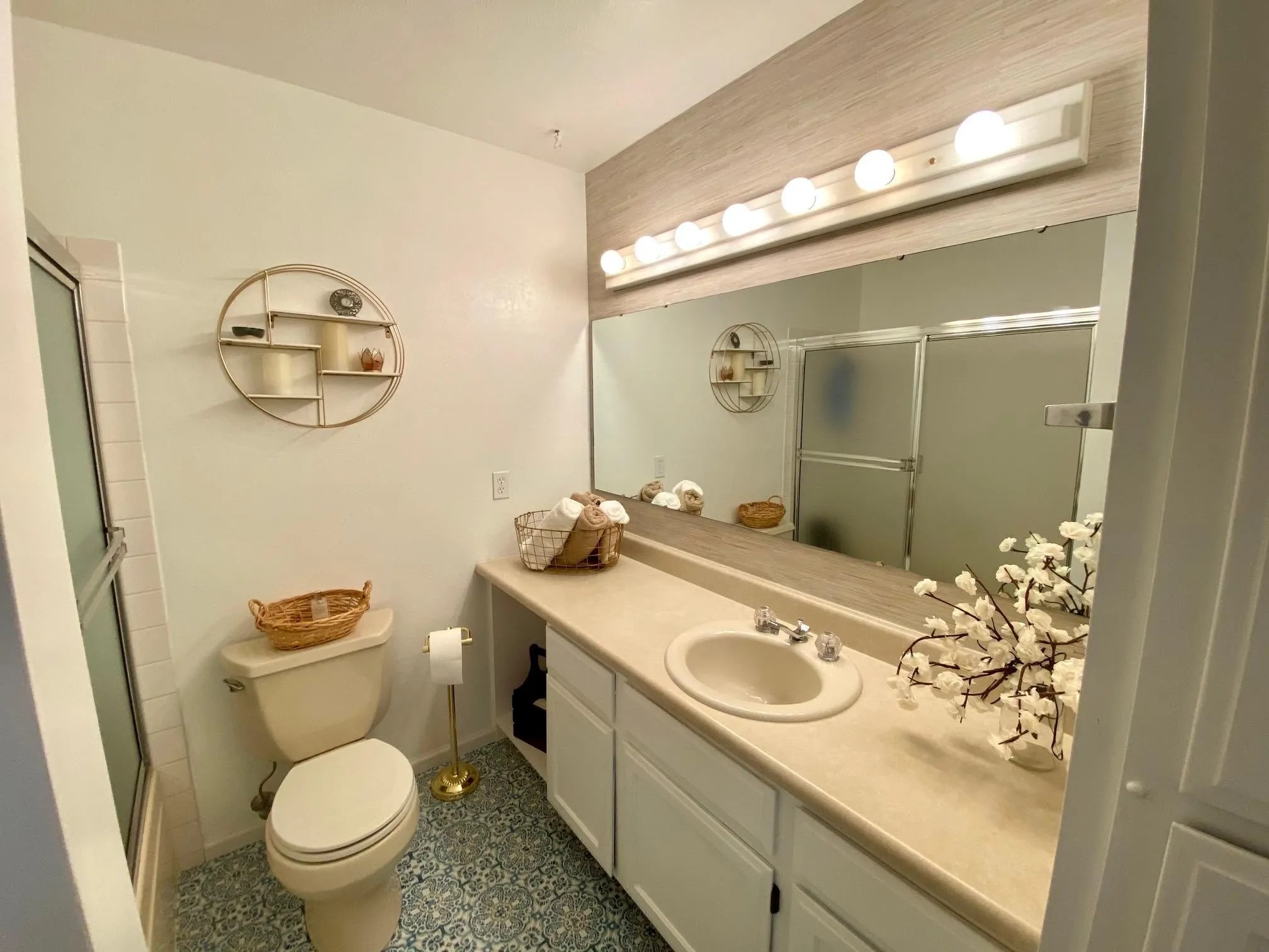 Building Photo - 1911 E Broadway St