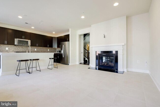 Building Photo - 1224 Main Line Blvd