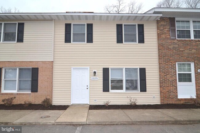 Building Photo - 22093 Spring Valley Dr