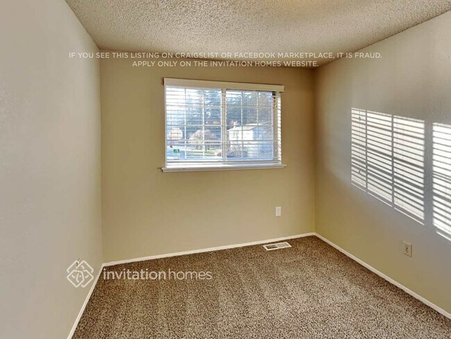 Building Photo - 605 187th St E