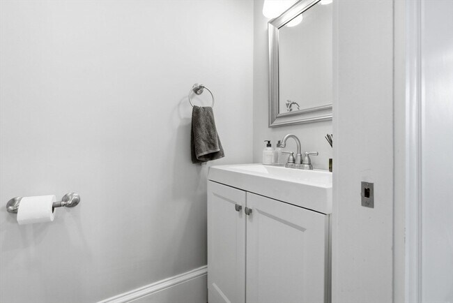 Building Photo - 144 Highland Ave