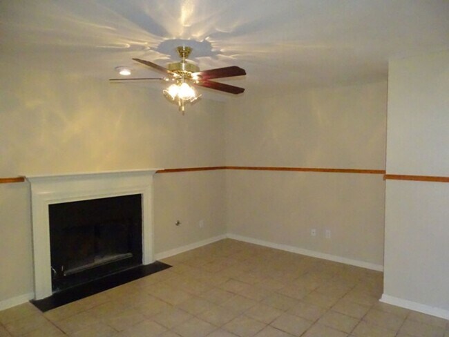 Building Photo - 5907 Deer Lake Dr