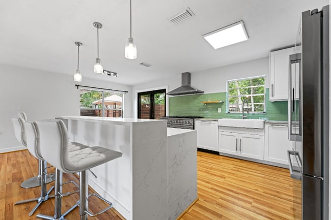 Building Photo - 3355 SW 22nd St