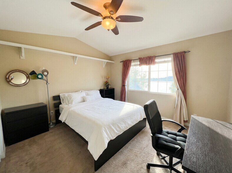 Building Photo - 1829 Mirador Dr