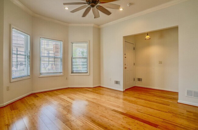 Building Photo - 221 Claremont Ave
