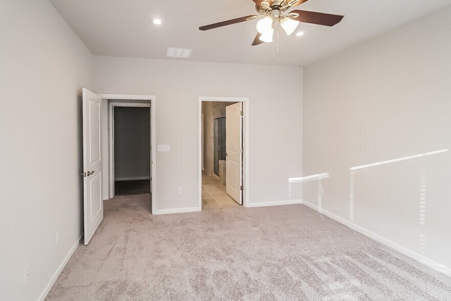 Building Photo - 206 Nuttall Dr