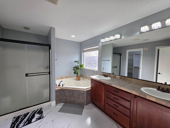 Building Photo - 4916 Laredo Dr