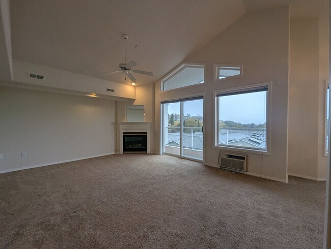Building Photo - 2bd/2ba Edmonds Condo