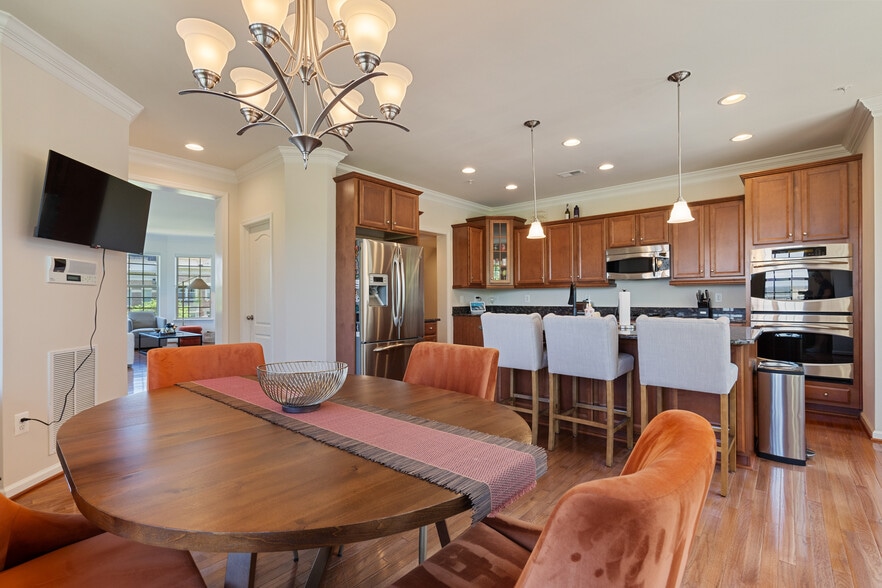 Building Photo - 500 Overlook Park Dr