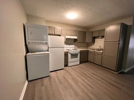 Building Photo - Poplar Point