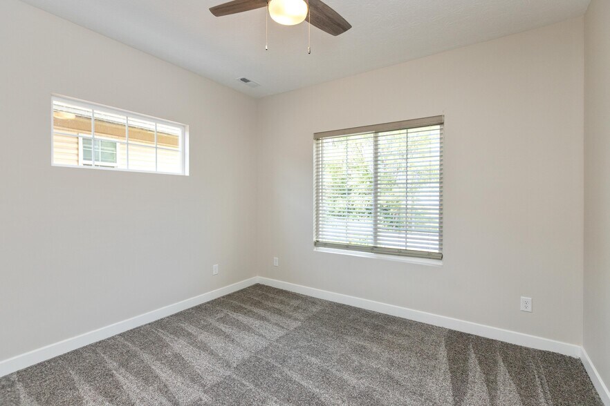 Downstairs Unit B 2nd Bedroom - 752 N Elder Ave