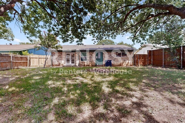 Building Photo - Completely Refreshed Arlington Home