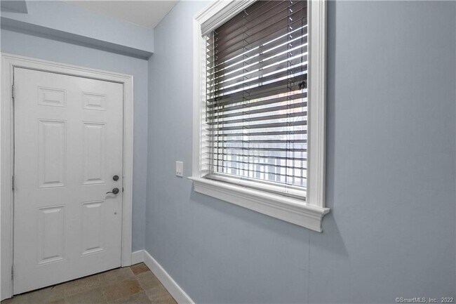 Building Photo - 109 Forest St