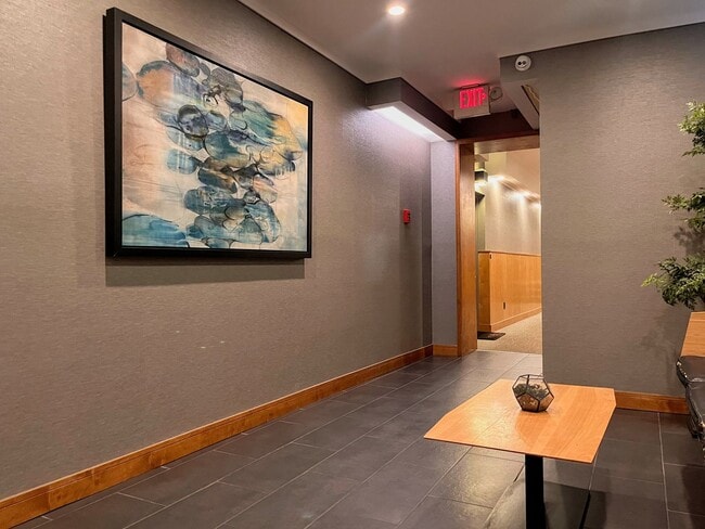 Building Photo - Comfortable One Bedroom Condo For Rent - C...