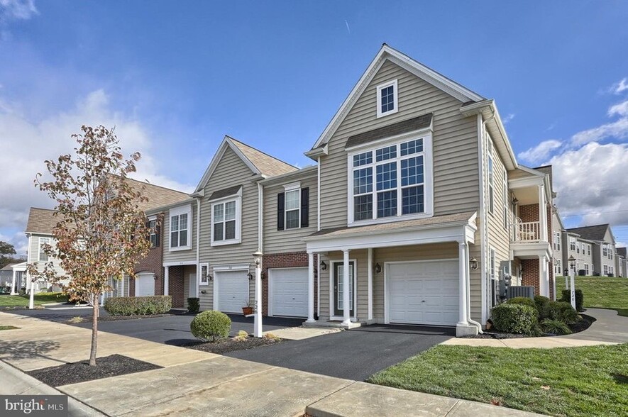Building Photo - 726 Whitetail Dr