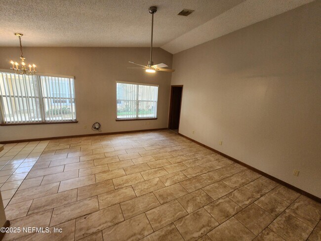 Building Photo - 3510 Rain Forest Dr W