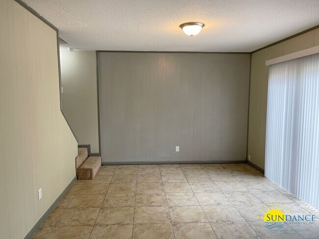 Building Photo - 144 Valencia Dr