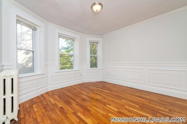Building Photo - 49 Worthington St