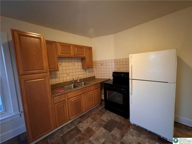 Building Photo - 926 Broadway