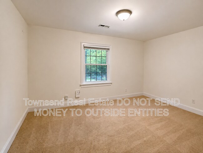 Building Photo - 342 Devane St