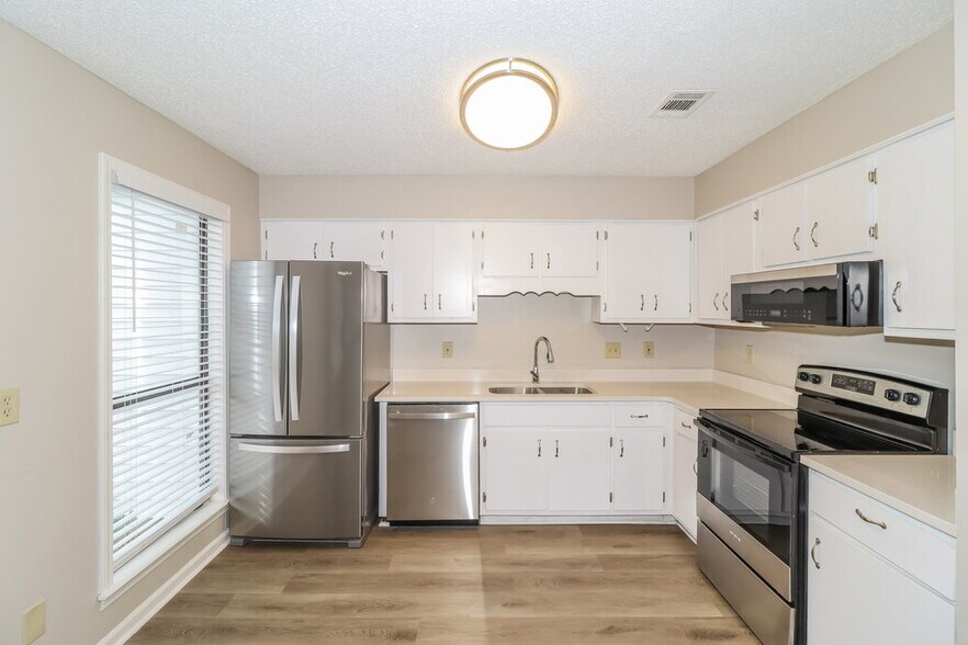 Building Photo - 3925 Birchshade Cove