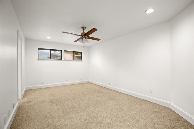 Building Photo - 2508 Marlton Dr