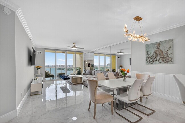 Building Photo - 2650 Lake Shore Dr