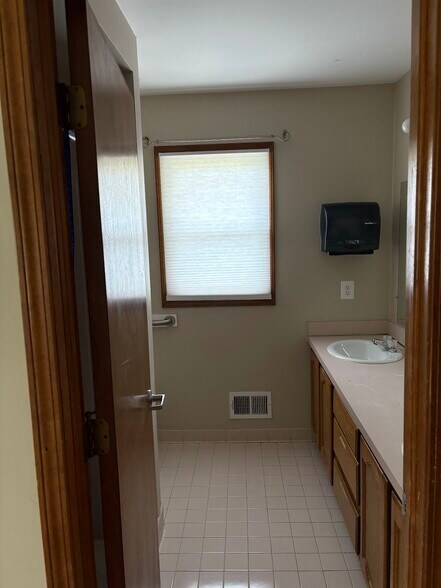Building Photo - 50989 Middle River Dr