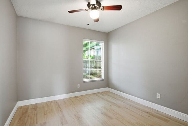 Building Photo - Single Family Home in Lake St George
