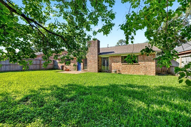 Building Photo - 3031 Shawnee Dr