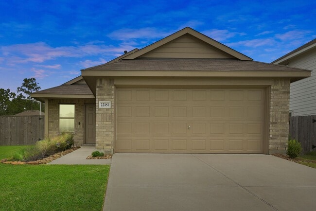 Building Photo - Single-story home in the highly sought-aft...