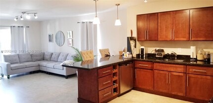 Building Photo - 6886 N Kendall Dr