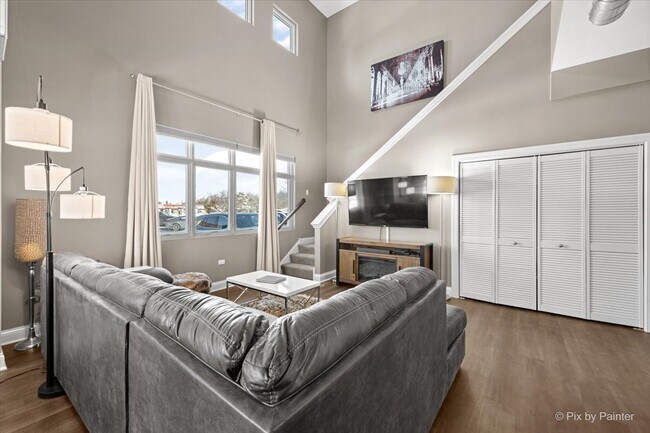 Building Photo - 364 S Main St