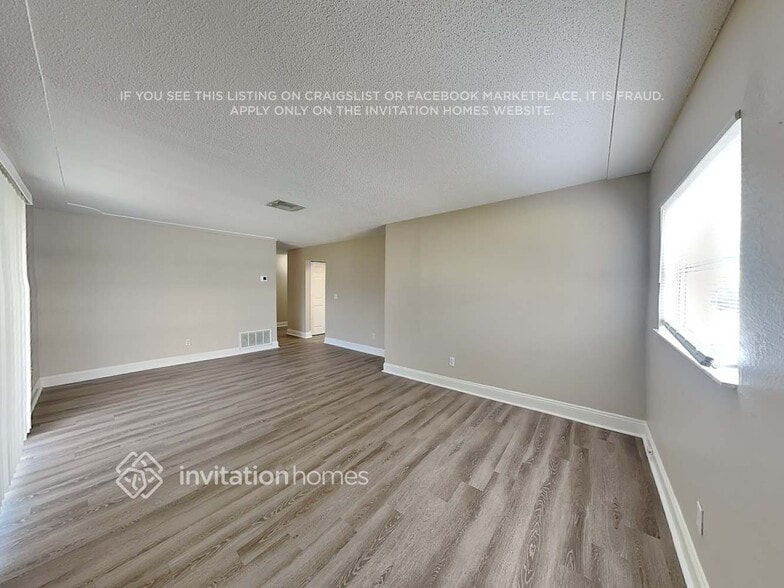 Building Photo - 2240 Kansas St