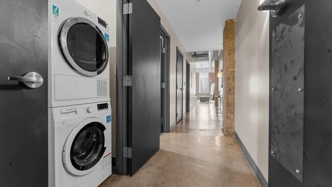 Building Photo - 500 S Ervay St