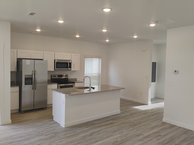 Building Photo - 841 Ventnor Ave